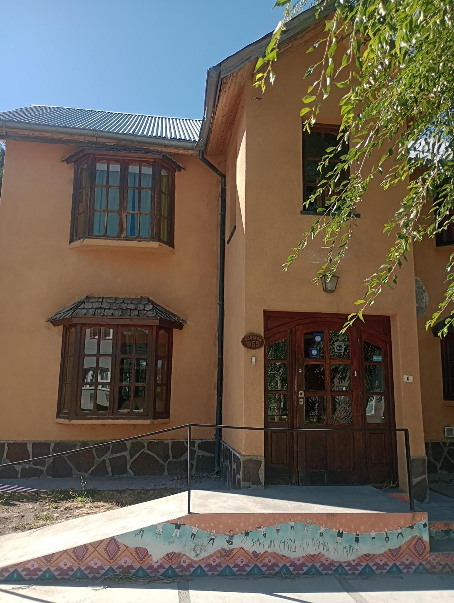La Casa De Emma Hostel Esquel Exterior photo
